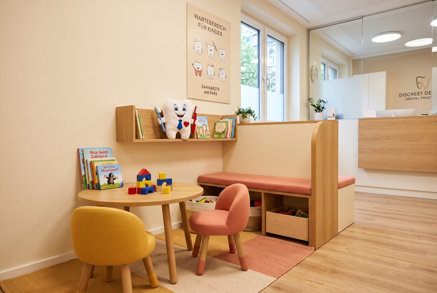 Kinderecke mit Spielbereich in der Praxis